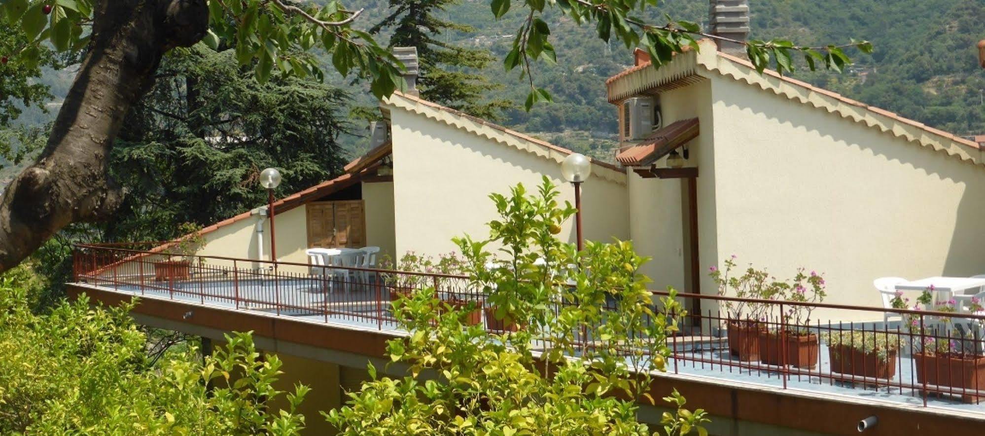 Residence Green Park Ventimiglia Exteriör bild